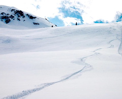 09:40HI, 11:40 - finding some untracked snow in Flute!